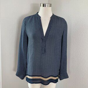 Vince Womens Small Navy Beige 100%‎ Silk Blouse V Neck Long Sleeve V Neck Shirt